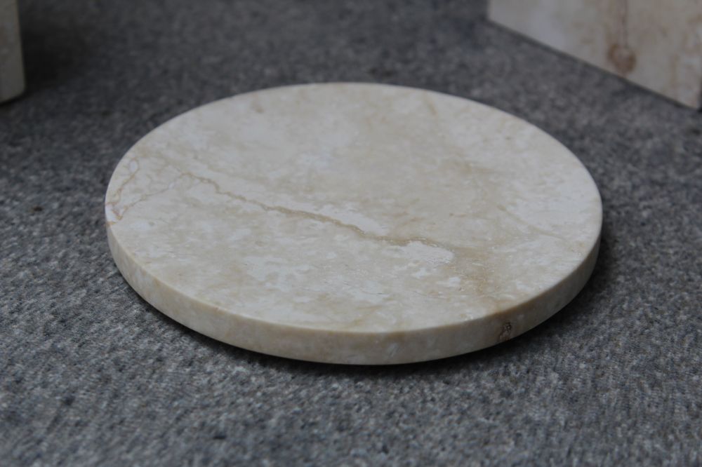 Round soap dish